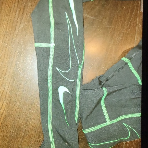 Host Pick! 🤗☘️Nike Swoosh high waist leggings - Picture 4 of 8